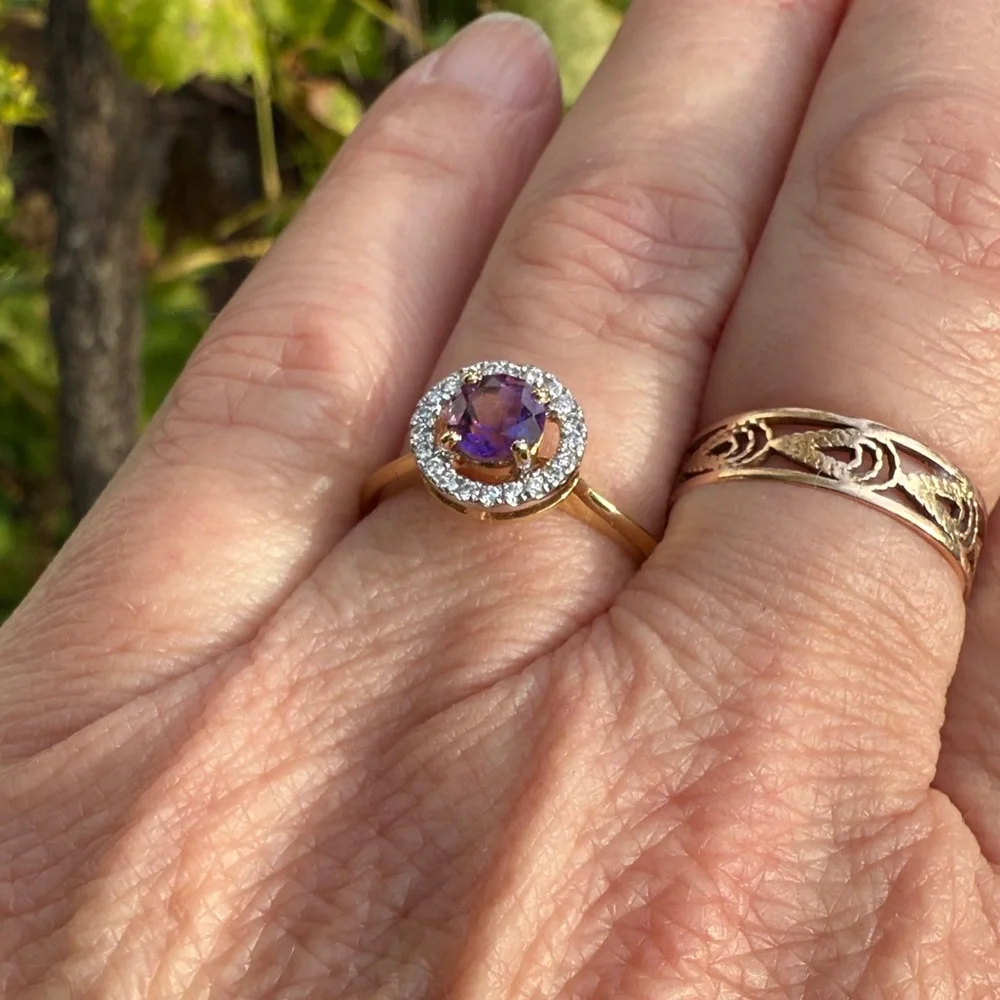 New 18K Gold Natural Amethyst and Natural Diamonds Ring in box with Certificate